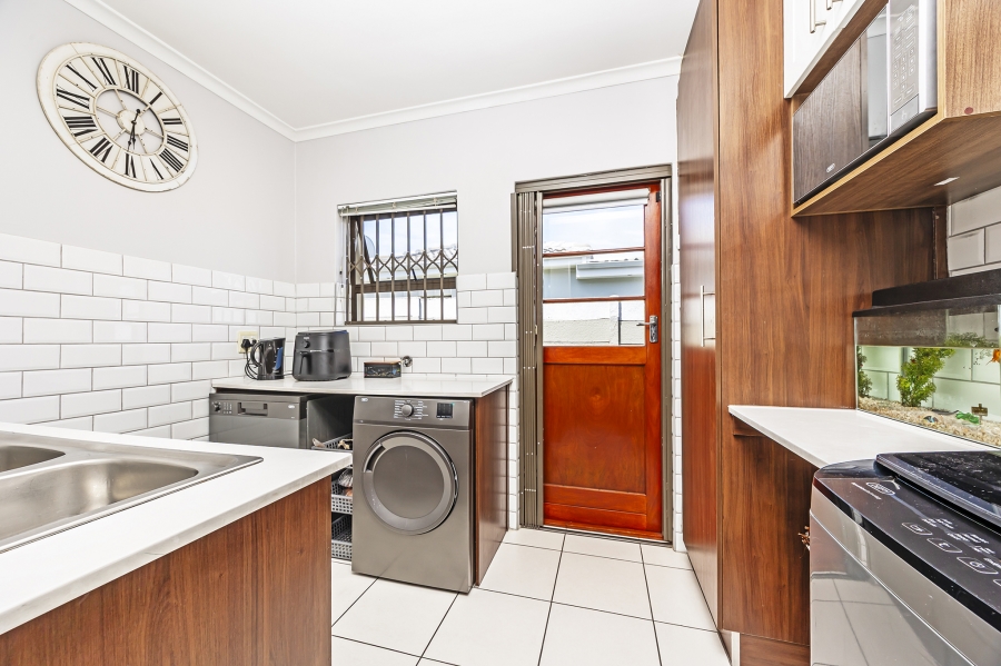 3 Bedroom Property for Sale in Jakarandas Western Cape